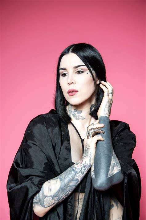 why is kat von d covering her tattoos|Kat Von D reveals she is having her skin tattooed completely。